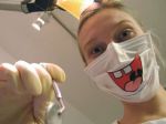 Zubárovi zhorelo kreslo i prístroje, evidujú veľké škody