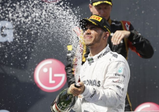 Brit Hamilton obhájil triumf na Veľkej cene Maďarska