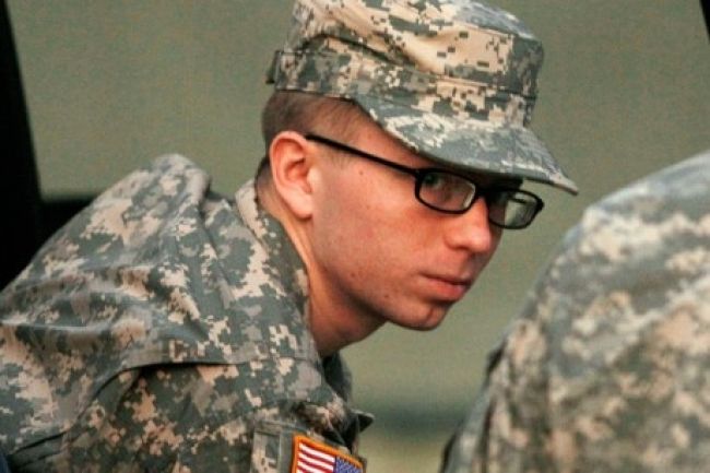 Vojak Manning je špión, hrozí mu viac ako 100 rokov väzenia