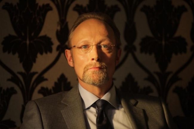 Lars Mikkelsen bude zloduchom v novej sérii Sherlocka