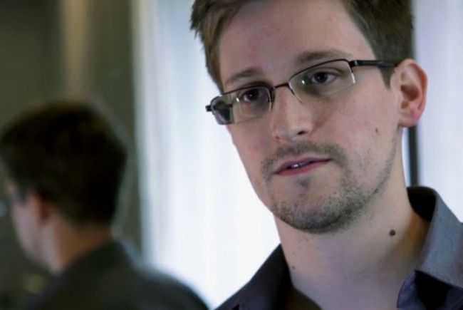 Utečenec Snowden sadol na letisku do taxíka, novinárom ušiel
