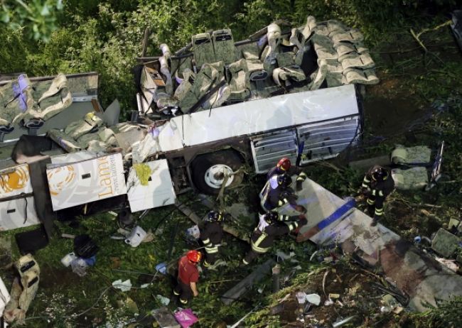 Za haváriou talianskeho autobusu sú kilometre a brzdy