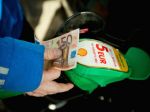Rumuni tankujú benzín lacnejší o 20 centov ako Slováci