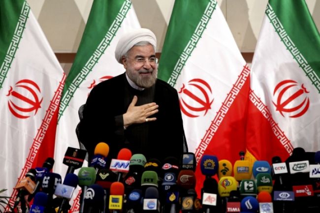 Rauhání predstavil novú iránsku vládu, snažia sa o zmier