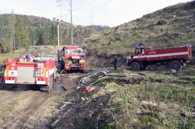 Lesný požiar pri Betliari lokalizovali, hasili aj vrtuľníky