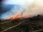 Pri Betliari stále horí les, hasičom pomáha ármada