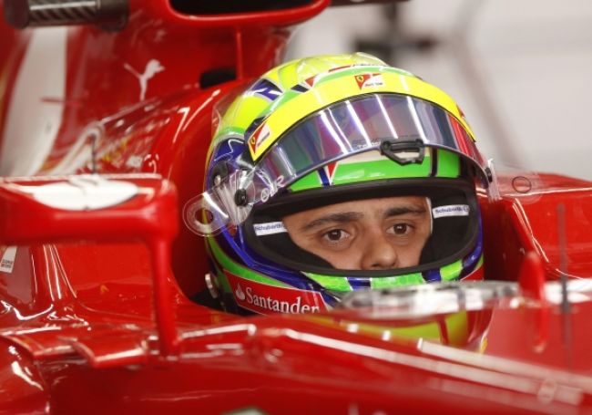Felipe Massa nemá vo Ferrari isté miesto, musí sa zlepšíť