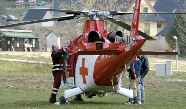 Pri zrážke dodávky s traktorom zasahoval aj vrtuľník