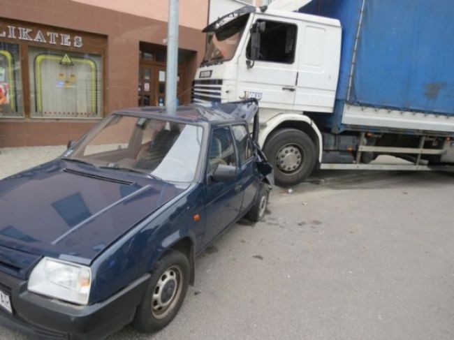 Opitých vodičov chytili takmer pod oknami policajných staníc