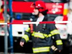 Zásah košických hasičov, požiar zachvátil garáž i unimobunku