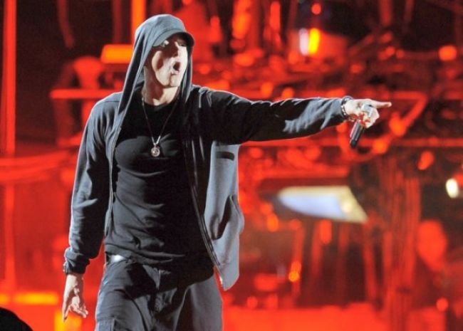 Eminem zverejnil novú skladbu Survival