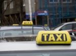Hlúpu reguláciu taxislužieb treba zrušiť, tvrdí SaS