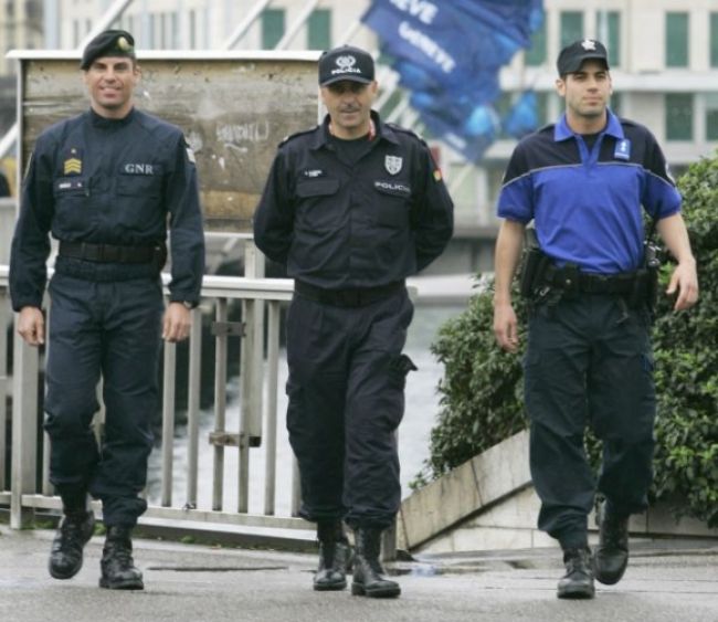 Falošní policajti vo Švajčiarsku okrádali turistov