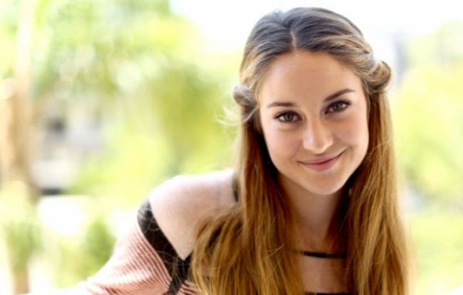 Shailene Woodley si ostrihá vlasy, daruje ich na dobrú vec