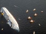 Vrak stroskotanej lode Costa Concordia vztýčia v septembri