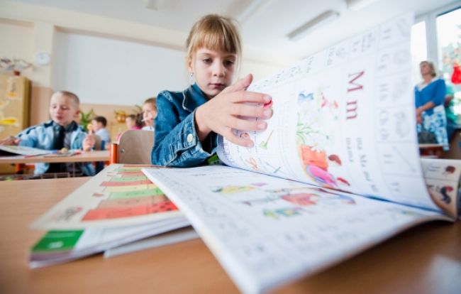 Školám stále chýba 13 reformných učebníc