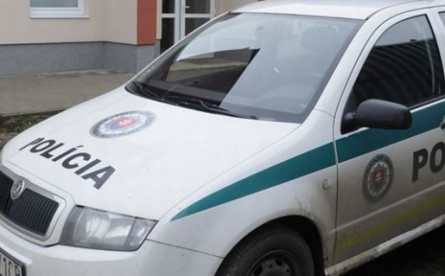 Policajt údajne sexuálne zneužíval 13-ročné dievča