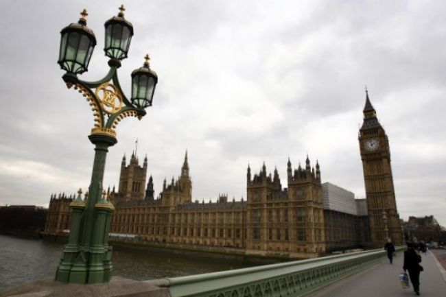 Londýn pod paľbou kritiky za zníženie dane pre najbohatších
