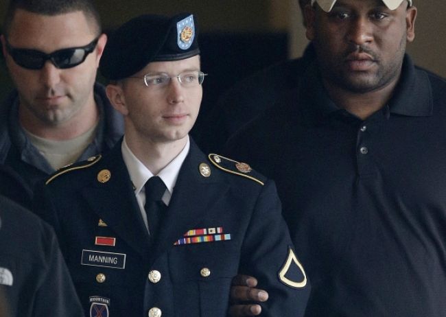 Som žena, tvrdí vojak Manning z kauzy Wikileaks