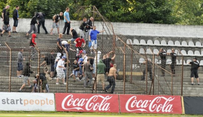 Polícia obvinila fanúšika z Nitry, môže ísť do väzenia