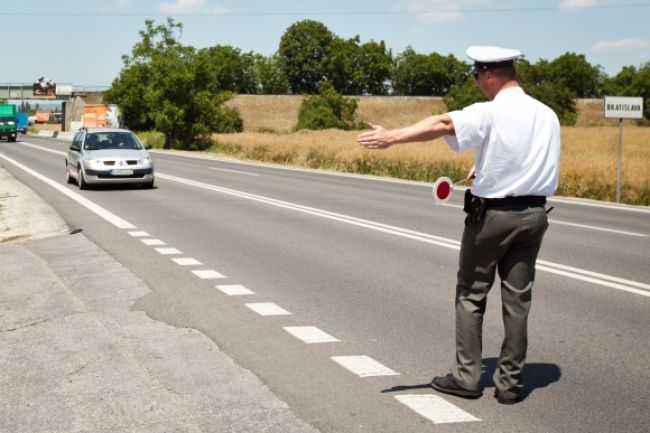 Vodiči pozor, na diaľnici D2 je väčšia kontrolná akcia