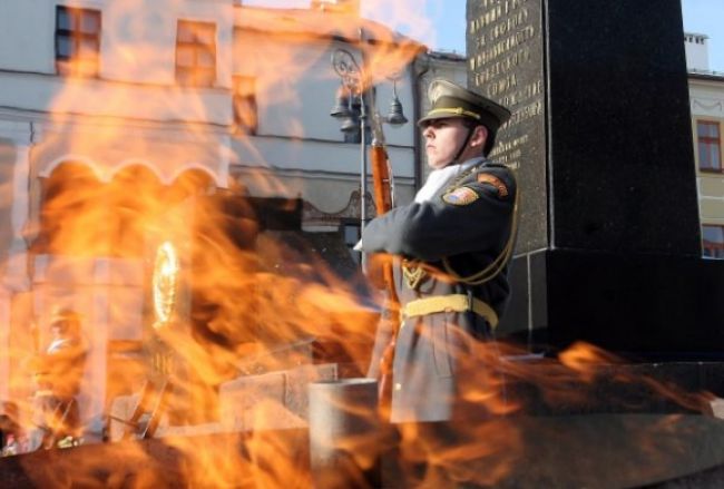 V archívoch sú stále ukryté fakty o SNP, tvrdí historik