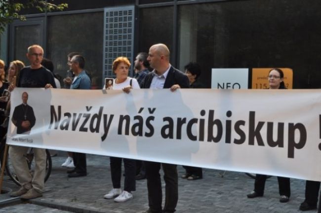 Bezákovi priaznivci nechcú Oroscha, vravia o tragédii cirkvi