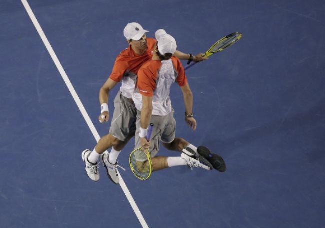 Bryanovci zvládli na US Open prvý krok za Grand Slamom