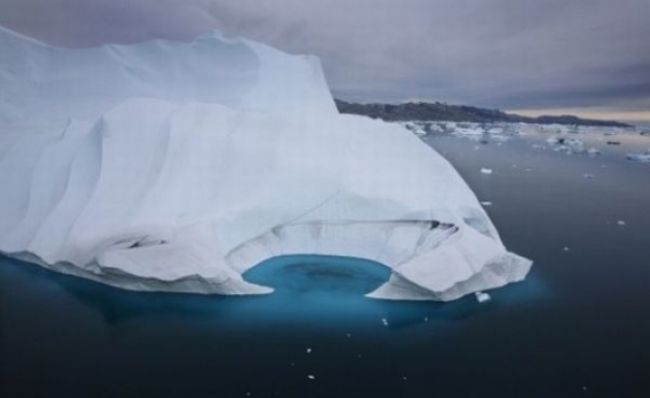 Video: Vedci objavili pod ľadovcom obrovský kaňon