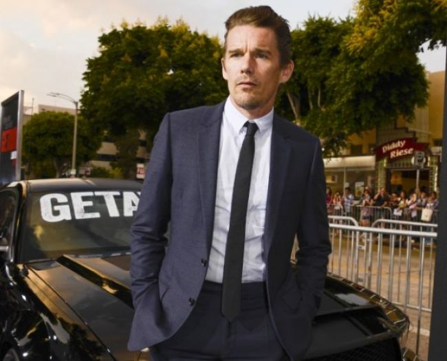 Ethan Hawke sa pri nakrúcaní snímky Getaway zabával