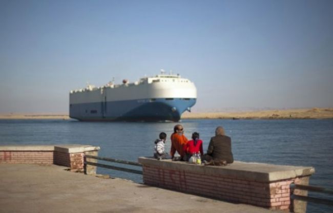 V Suezskom prieplave zmarili teroristický útok na loď