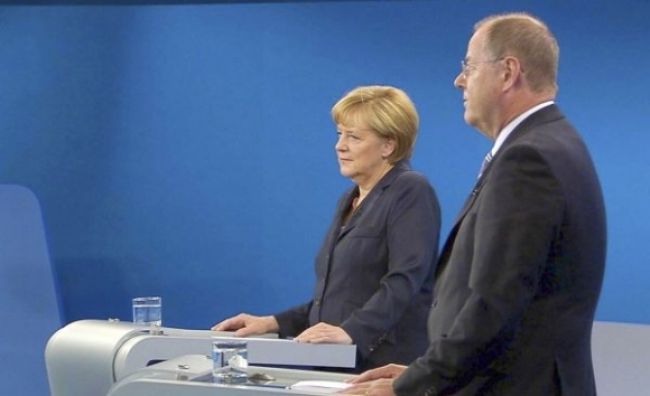 Merkelová a jej volebný súper bojovali v televíznej debate
