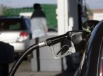 Slováci platili za pohonné hmoty o niečo menej