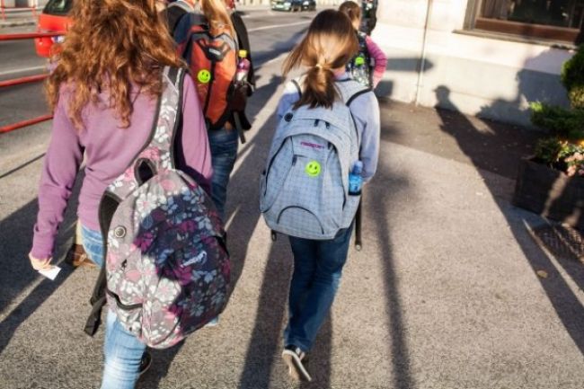 Vodič zrazil školákov na priechode, skončili v nemocnici