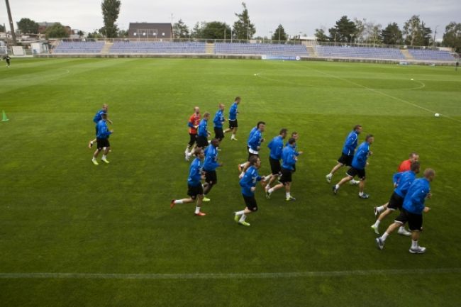 Slovenskí futbalisti zabojujú na tréningu v plnej zostave