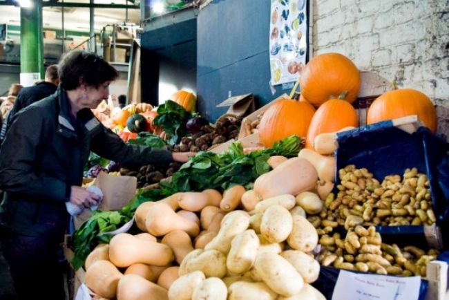 Tržby maloobchodníkov sa posunuli k medziročnému nárastu