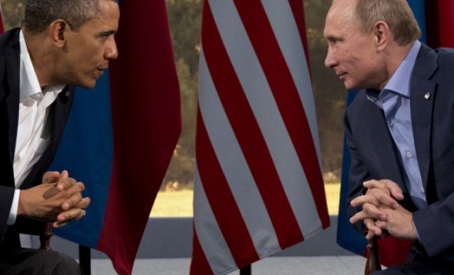 Polícia zhabala obraz Putina a Obamu s penismi a päsťami