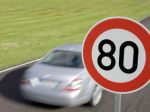 Európska únia chce montovať obmedzovače rýchlosti do áut