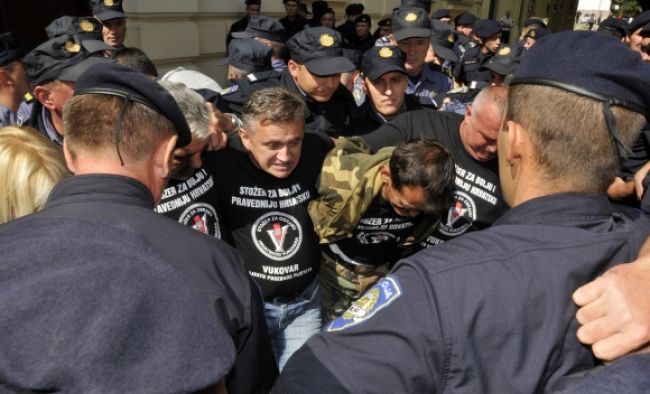 Chorvátski veteráni protestujú ďalej, smerujú do Záhrebu