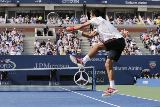 Djokovič postúpil do finále US Open po bitke, Nadal hladko