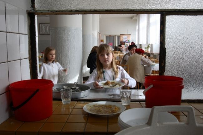 V jedálňach základných škôl sa stravujú dve tretiny žiakov