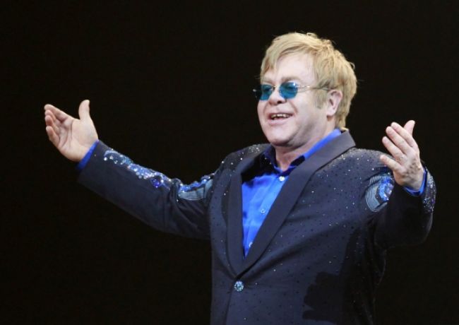 Elton John zahrá po prvý raz na odovzdávaní Emmy Awards