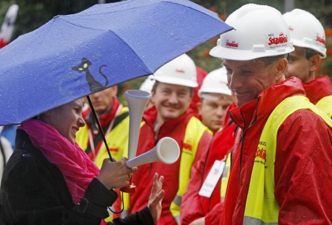 Polskí odborári rozdúchali plamene, chcú Tuskovo odstúpenie