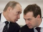 Putin a Medvedev sú za zníženie vývozného cla na ropu