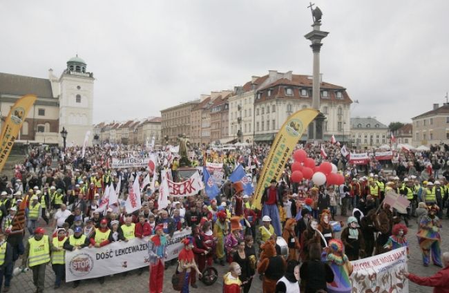 Desaťtisíce Poliakov protestovali proti vláde