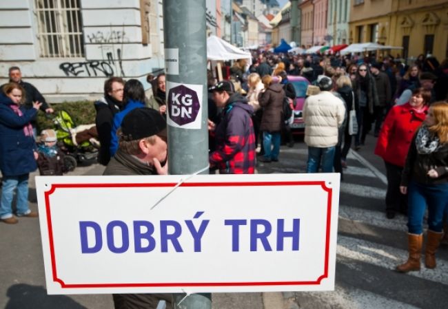 Dobrý trh pritiahol na Panenskú ulicu stovky ľudí