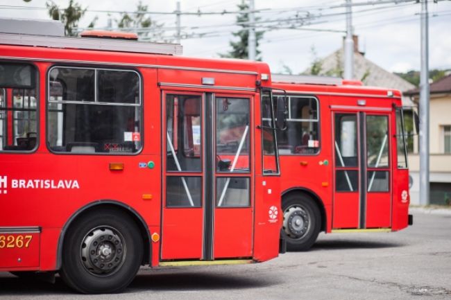 Cestujúci pozor, linka X13 bude jazdiť po novej trase