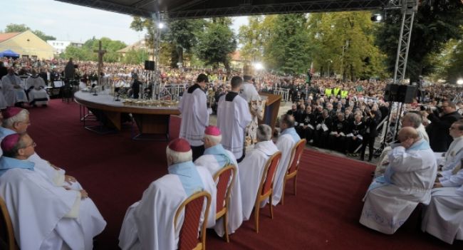 Tisícky ľudí si na púti uctili Sedembolestnú Panny Máriu