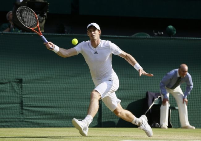 Vydražili raketu Andyho Murrayho, hral ňou na Wimbledone