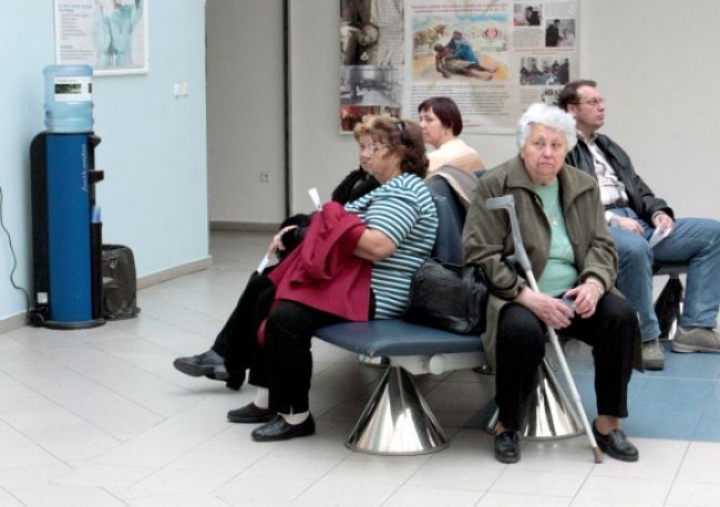 Pacientov čakajúcich na operácie rozdelia do dvoch skupín